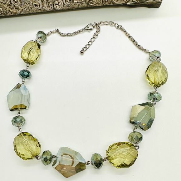 Gorgeous Green Crystal Statement Necklace - Picture 3 of 12